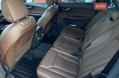 Позашляховик / Кросовер Audi Q7 2017 в 