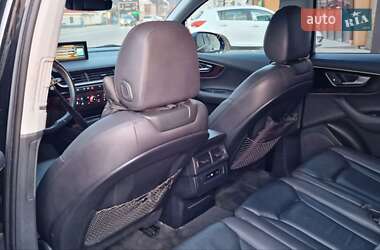 Внедорожник / Кроссовер Audi Q7 2016 в 