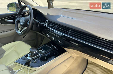 Внедорожник / Кроссовер Audi Q7 2017 в 