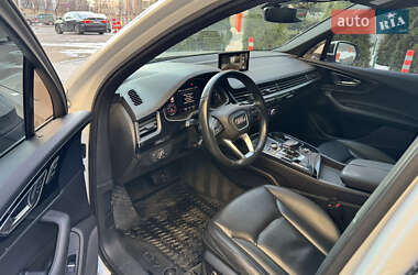 Внедорожник / Кроссовер Audi Q7 2016 в 