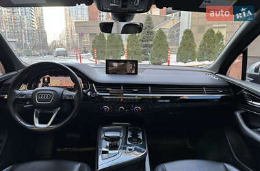Внедорожник / Кроссовер Audi Q7 2016 в 