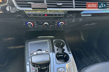 Внедорожник / Кроссовер Audi Q7 2016 в 