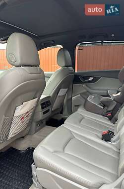 Внедорожник / Кроссовер Audi Q7 2017 в 