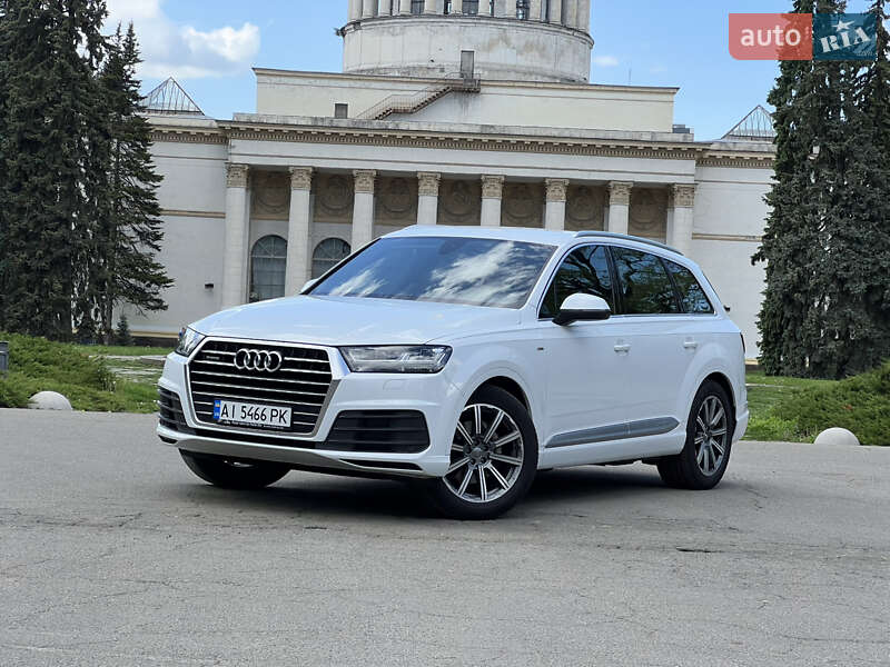 Внедорожник / Кроссовер Audi Q7 2018 в 