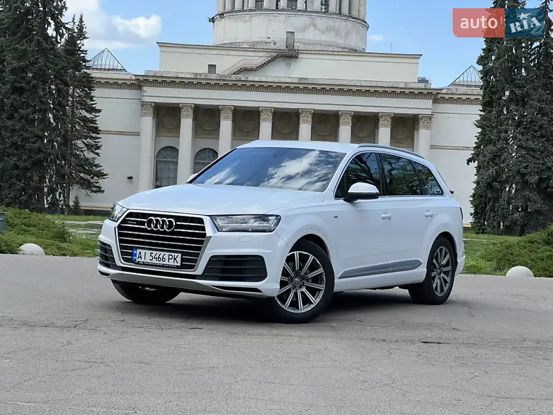 Внедорожник / Кроссовер Audi Q7 2018 в 