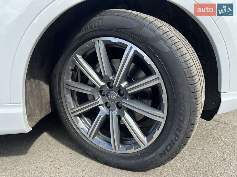 Позашляховик / Кросовер Audi Q7 2018 в Києві