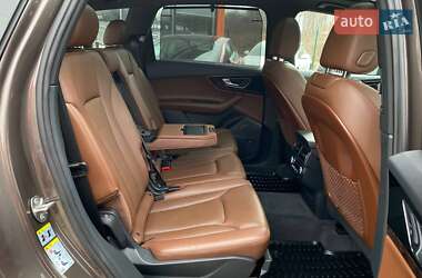 Внедорожник / Кроссовер Audi Q7 2016 в 