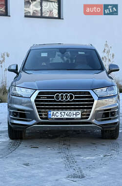 Позашляховик / Кросовер Audi Q7 2017 в 