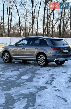 Позашляховик / Кросовер Audi Q7 2017 в 