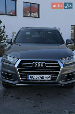 Позашляховик / Кросовер Audi Q7 2017 в 