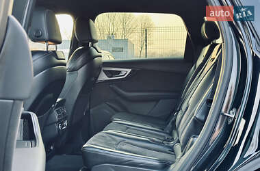 Внедорожник / Кроссовер Audi Q7 2017 в 