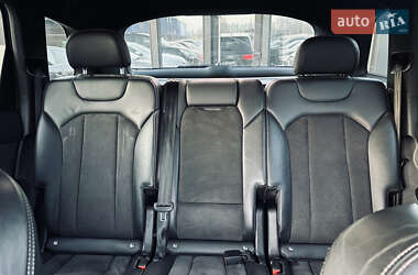 Внедорожник / Кроссовер Audi Q7 2017 в 