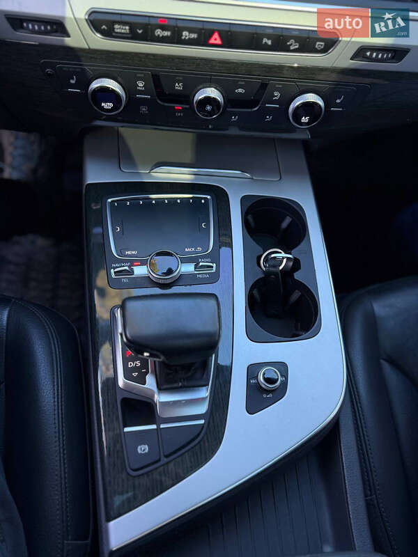 Позашляховик / Кросовер Audi Q7 2017 в Житомирі
