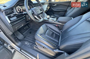 Позашляховик / Кросовер Audi Q7 2021 в 