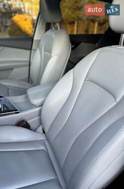Внедорожник / Кроссовер Audi Q7 2018 в 