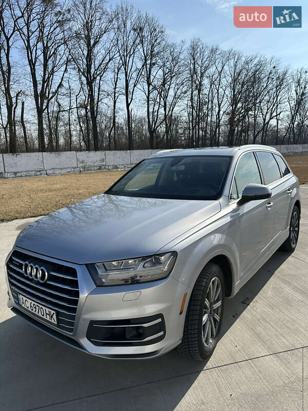 Внедорожник / Кроссовер Audi Q7 2015 в Луцке