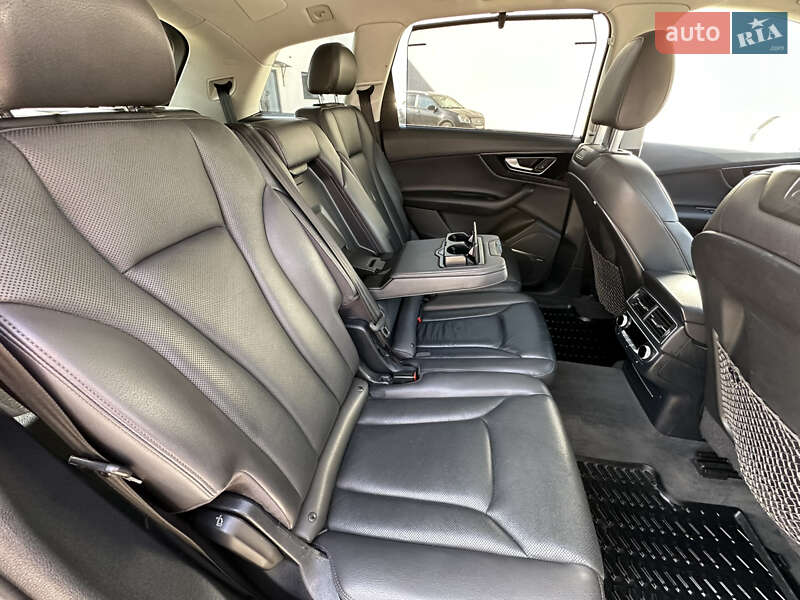 Внедорожник / Кроссовер Audi Q7 2015 в Луцке