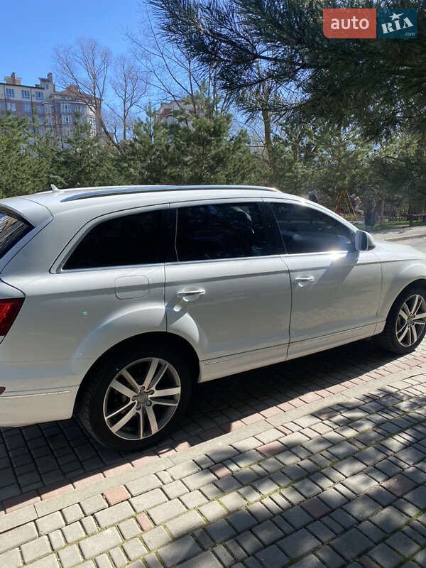 Позашляховик / Кросовер Audi Q7 2010 в Івано-Франківську