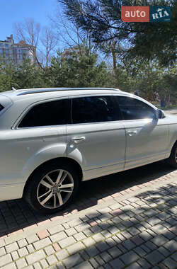 Позашляховик / Кросовер Audi Q7 2010 в 