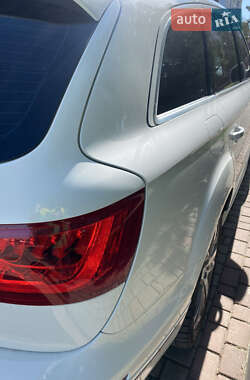 Позашляховик / Кросовер Audi Q7 2010 в 