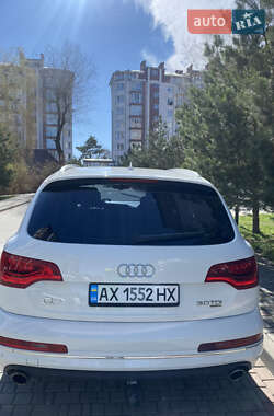 Позашляховик / Кросовер Audi Q7 2010 в 