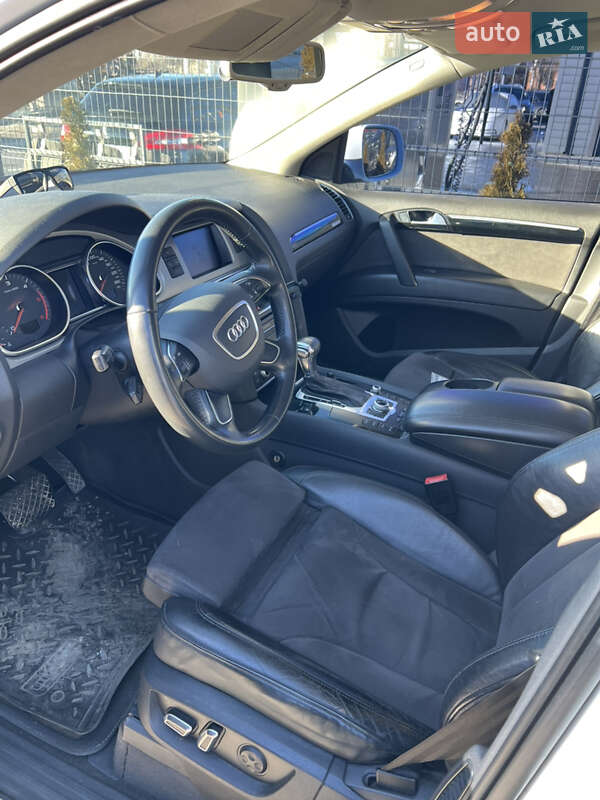 Позашляховик / Кросовер Audi Q7 2010 в Івано-Франківську