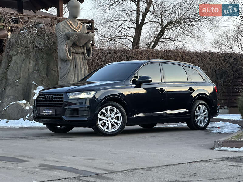 Внедорожник / Кроссовер Audi Q7 2016 в 