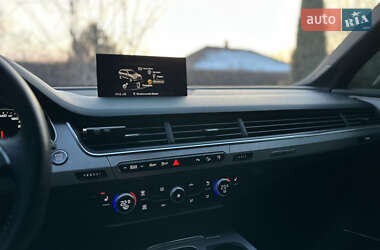 Внедорожник / Кроссовер Audi Q7 2016 в 