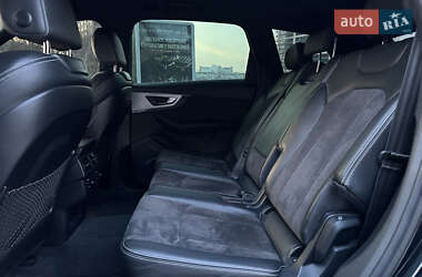 Внедорожник / Кроссовер Audi Q7 2016 в 