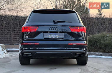 Внедорожник / Кроссовер Audi Q7 2016 в 