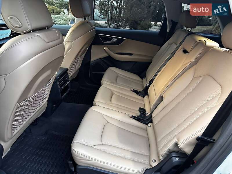 Внедорожник / Кроссовер Audi Q7 2021 в Хусте