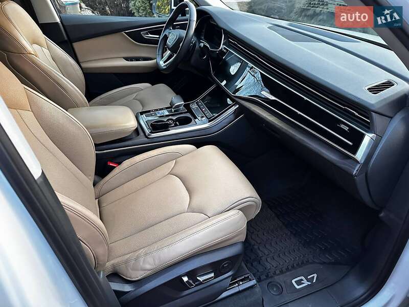 Внедорожник / Кроссовер Audi Q7 2021 в Хусте