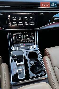 Позашляховик / Кросовер Audi Q7 2021 в 