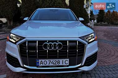 Позашляховик / Кросовер Audi Q7 2021 в 