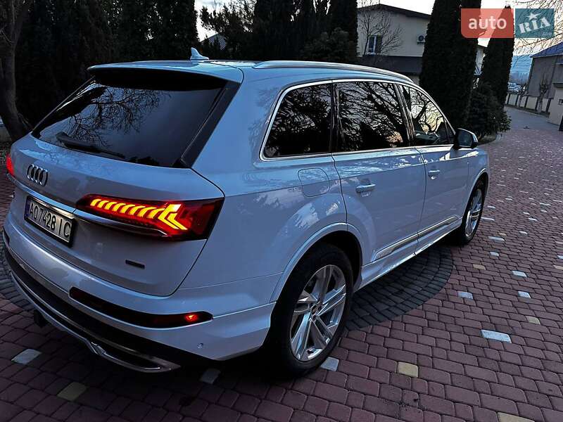 Внедорожник / Кроссовер Audi Q7 2021 в Хусте