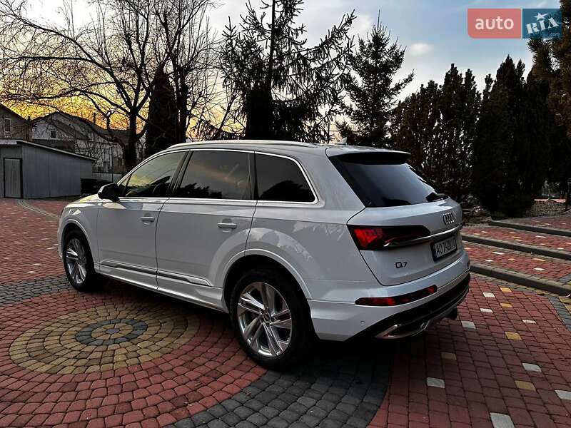Внедорожник / Кроссовер Audi Q7 2021 в Хусте