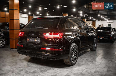 Внедорожник / Кроссовер Audi Q7 2018 в 