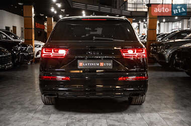 Внедорожник / Кроссовер Audi Q7 2018 в 