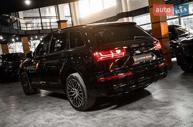 Внедорожник / Кроссовер Audi Q7 2018 в 
