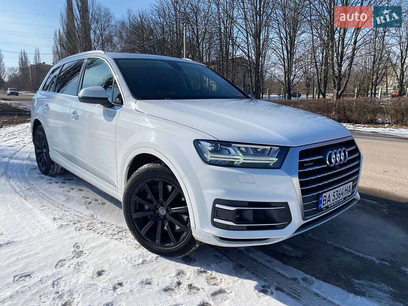 Внедорожник / Кроссовер Audi Q7 2018 в 