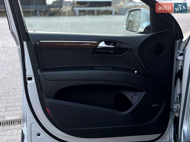Позашляховик / Кросовер Audi Q7 2011 в Калуші