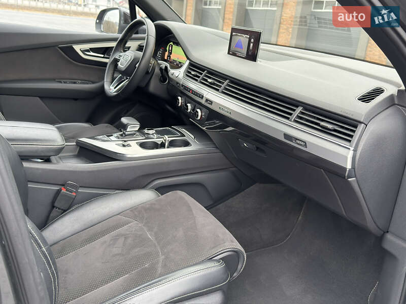 Внедорожник / Кроссовер Audi Q7 2015 в Черновцах