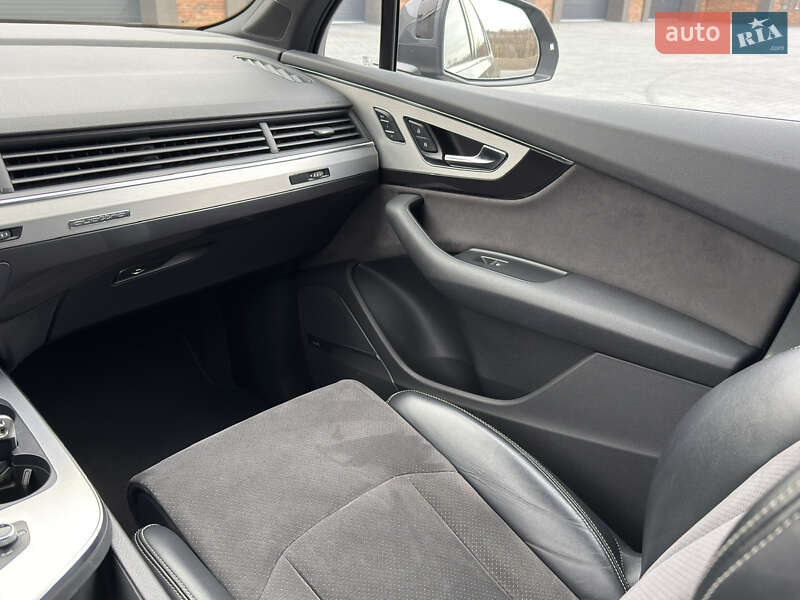 Внедорожник / Кроссовер Audi Q7 2015 в Черновцах