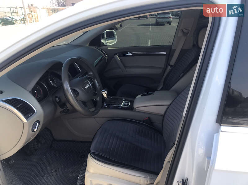 Позашляховик / Кросовер Audi Q7 2015 в Ромнах