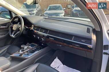 Внедорожник / Кроссовер Audi Q7 2016 в 
