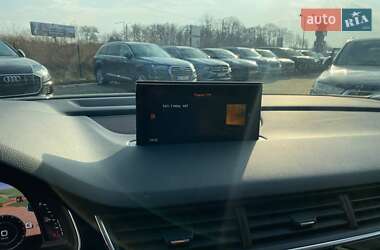 Внедорожник / Кроссовер Audi Q7 2016 в 