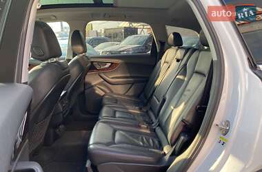 Внедорожник / Кроссовер Audi Q7 2016 в 