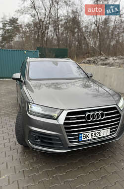 Позашляховик / Кросовер Audi Q7 2015 в 