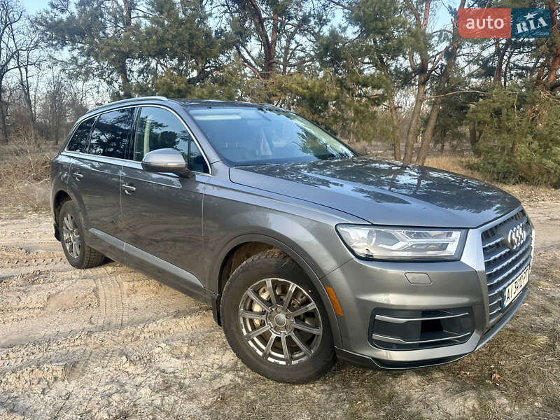 Внедорожник / Кроссовер Audi Q7 2017 в Барышевке