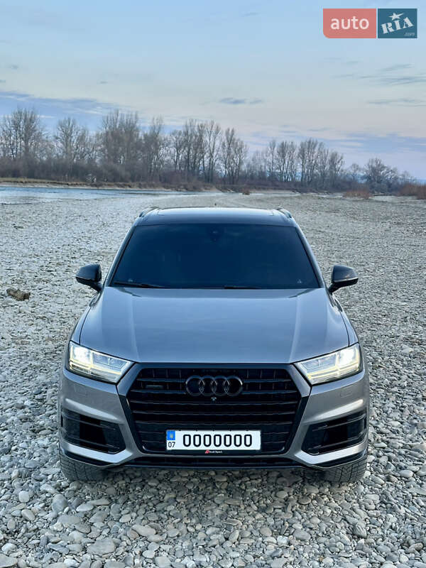 Внедорожник / Кроссовер Audi Q7 2016 в 